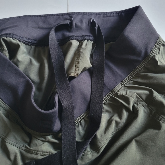 Lululemon athletica shorts. - Picture 9 of 10